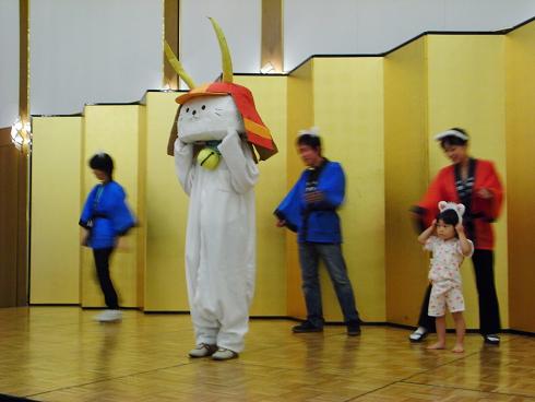 �Ђ��ɂ�񉹓���x���Ă���